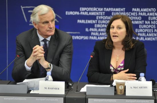 Arlene McCarthy, Vice-Chair ECON Committee on Economic and Monetary Affairs and Commissioner Michel Barnier in charge of Internal Market and Services holding a joint Press conference on 'Publish what you pay'. (European Parliament Audiovisual Services 12/06/2013).