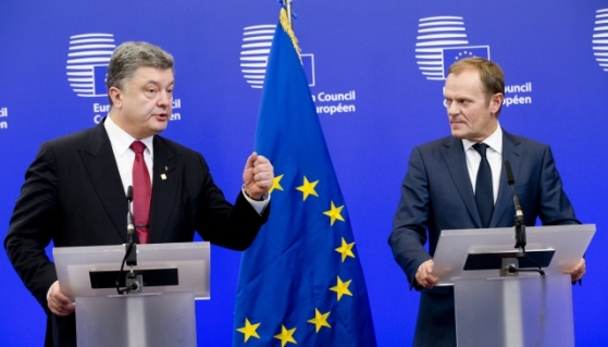 EU Heads of State and Government meet at the European Council on 12 February 2015, in Brussels. The main topics are the conflict in Ukraine, counter terrorism and the economic situation. From left to right: Mr Petro POROSHENKO, President of Ukraine; Mr Donald TUSK, President of the European Council. (European Council TV newsroom, 12/02/2015)